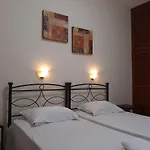 Lefteris Апартаменты *